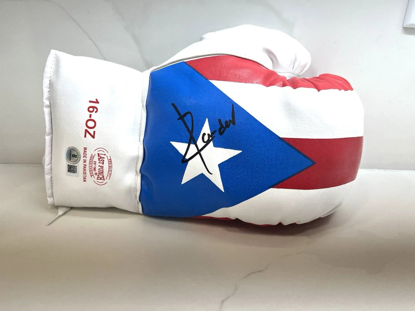 Xander Zayas Signed Puerto Rico  Boxing Glove Champ Beckett Cert #2