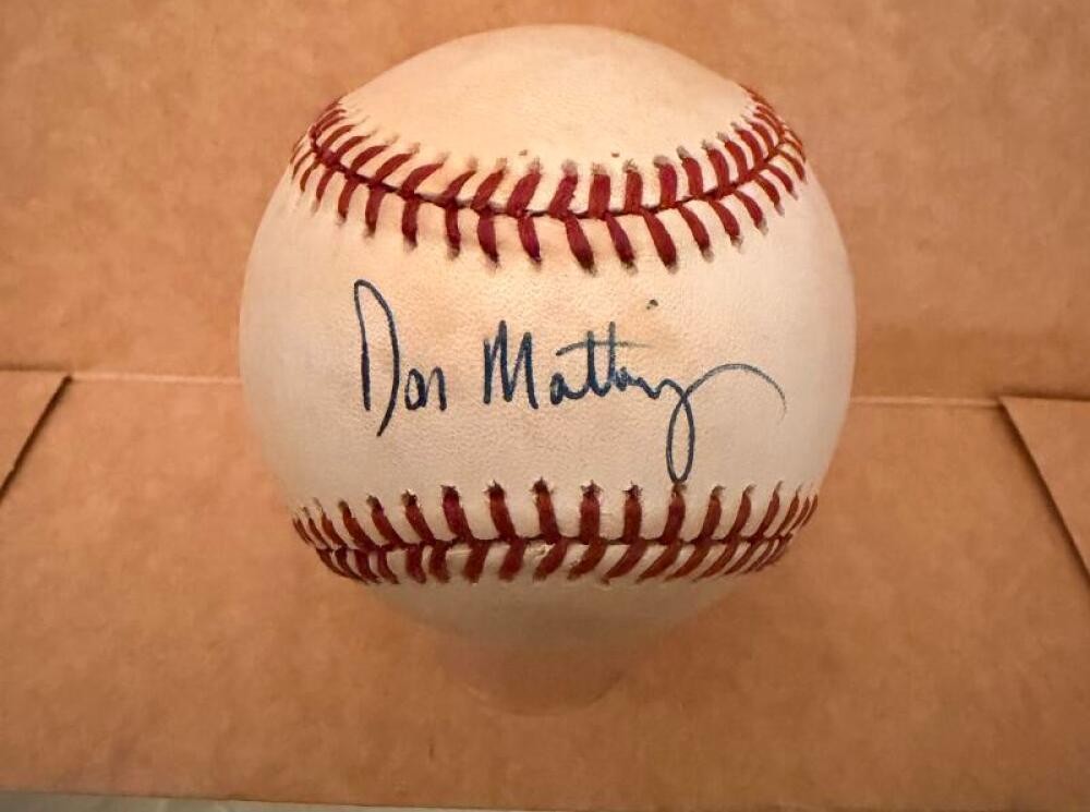 DON MATTINGLY NEW YORK YANKEES SIGNED VINTAGE A.L. BASEBALL BECKETT AUTH