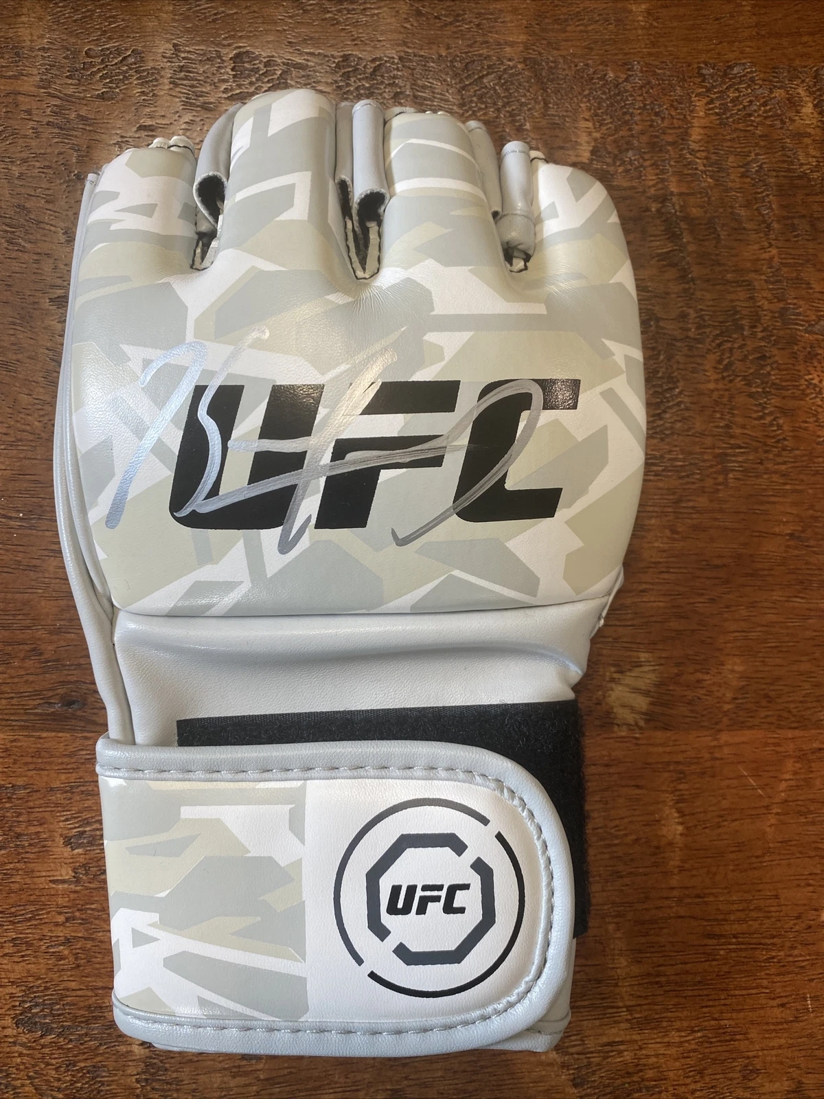 Karmaru Usman Signed MMA Fight Glove Psa Dna COA UFC Autographed
