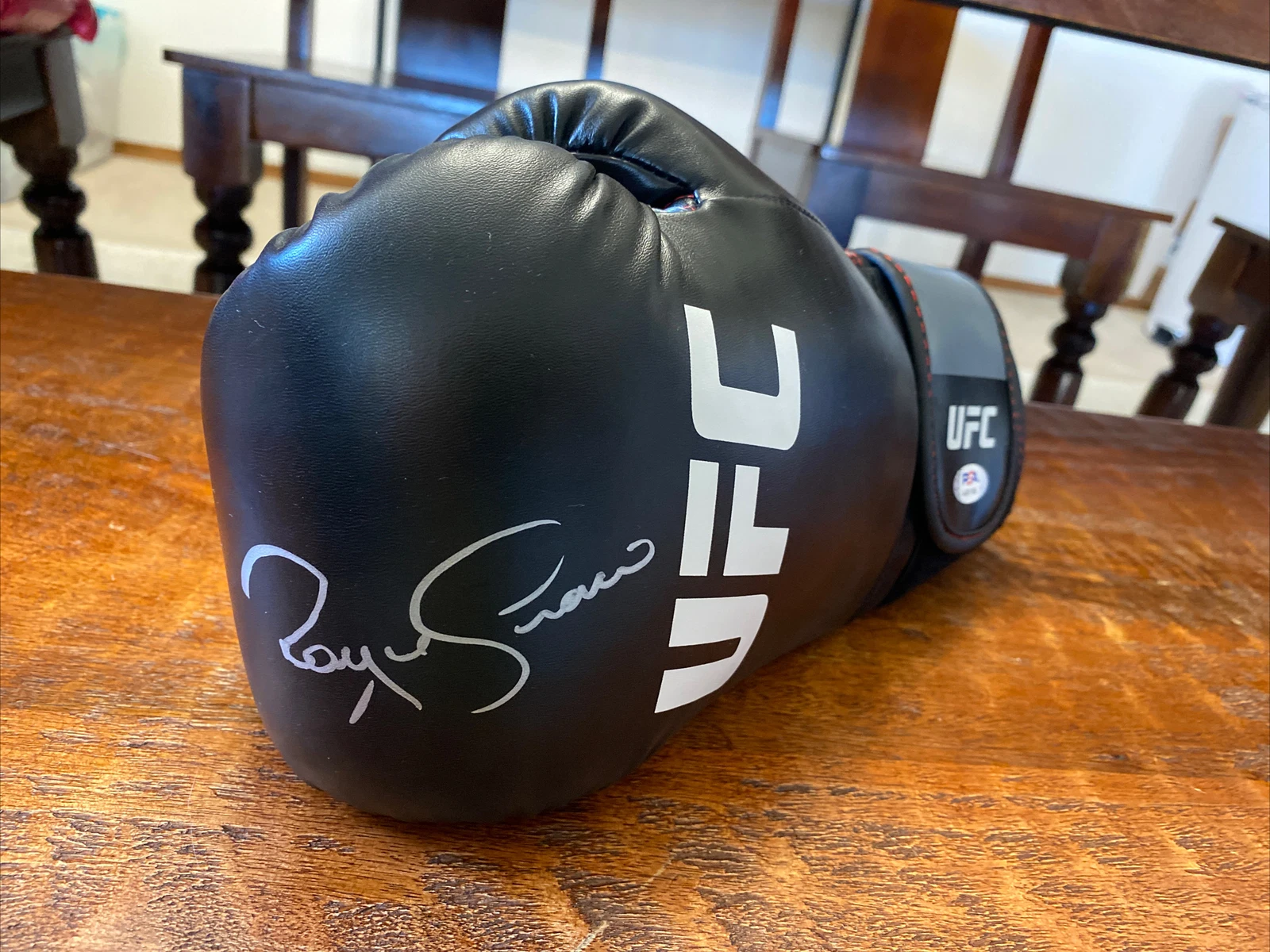 Royce Gracie Signed Boxing MMA Fight Glove Psa Dna COA UFC Autographed