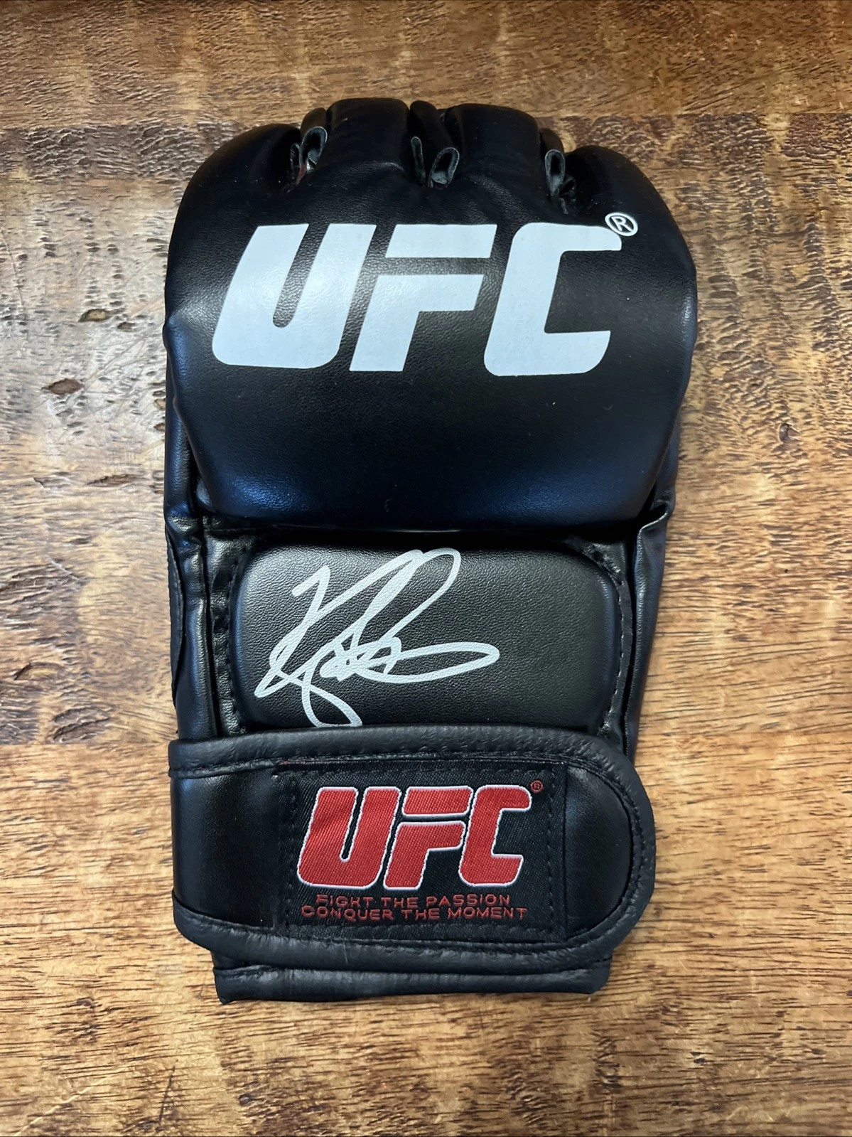Kelvin Gastelum Signed UFC MMA Glove JSA Coa Autographed