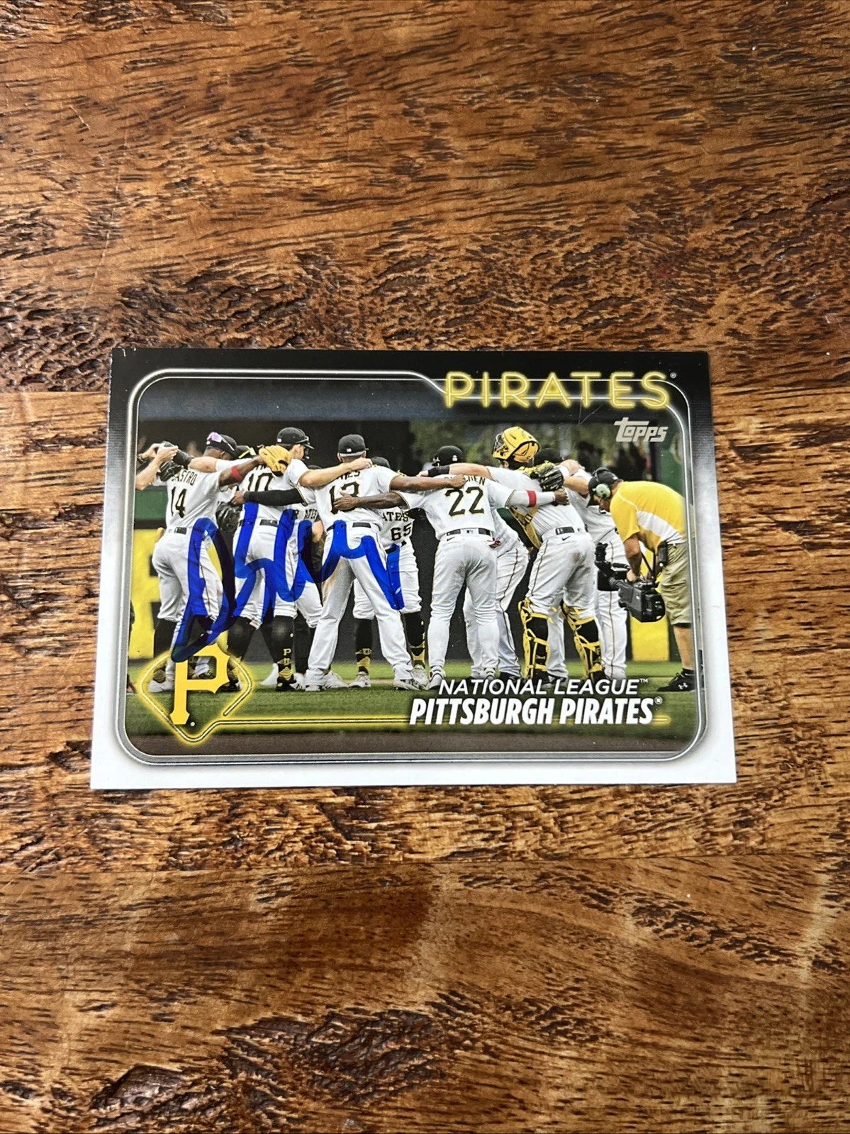 Don Kelly IP Signed 2024 Topps Pittsburgh Pirates Team Card Autographed