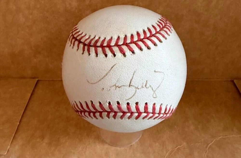 TOM KELLY MINNESOTA TWINS SIGNED AUTOGRAPHED M.L. BASEBALL BECKETT AUTH