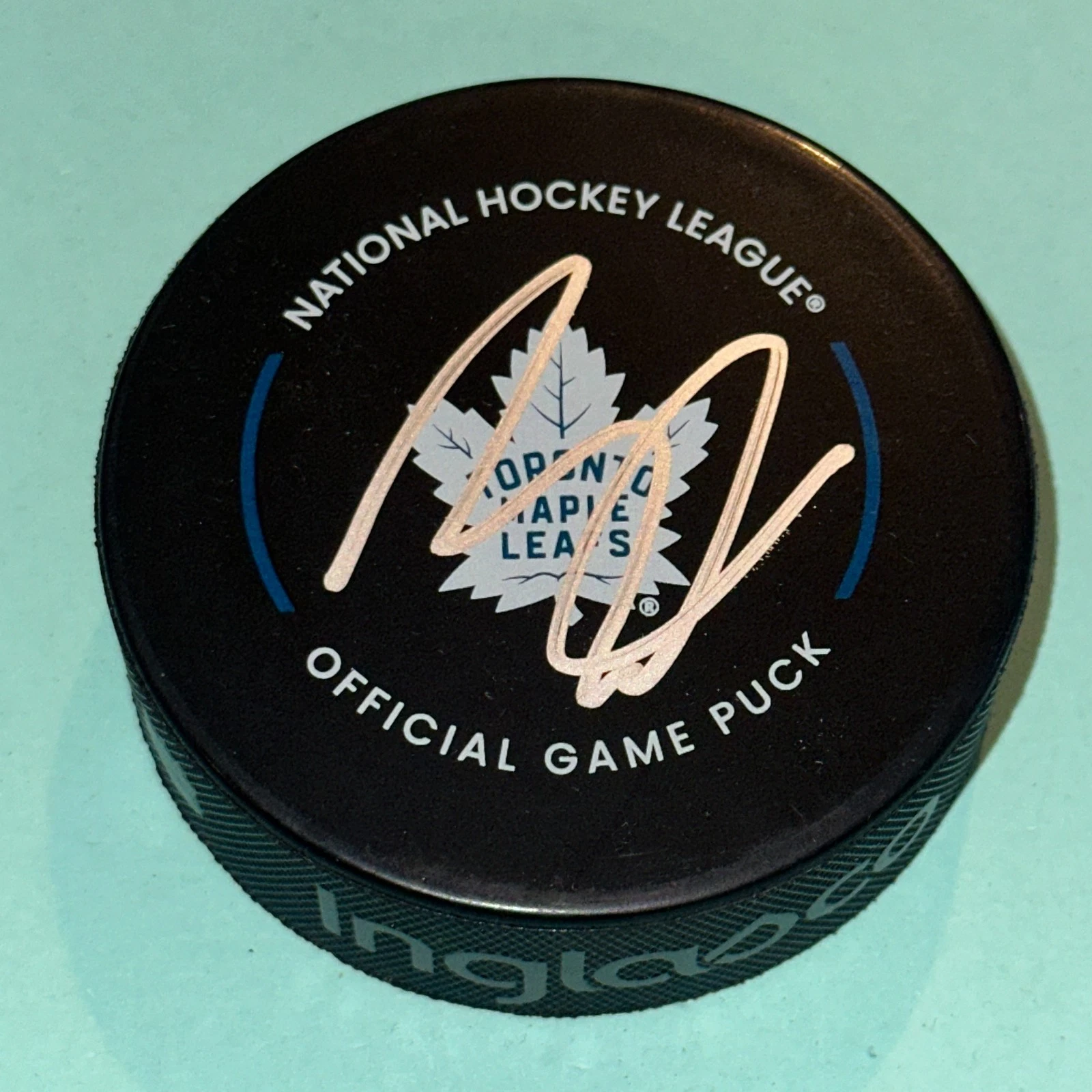 AUSTON MATTHEWS Signed Toronto MAPLE LEAFS Official GAME Puck Beckett (BAS)