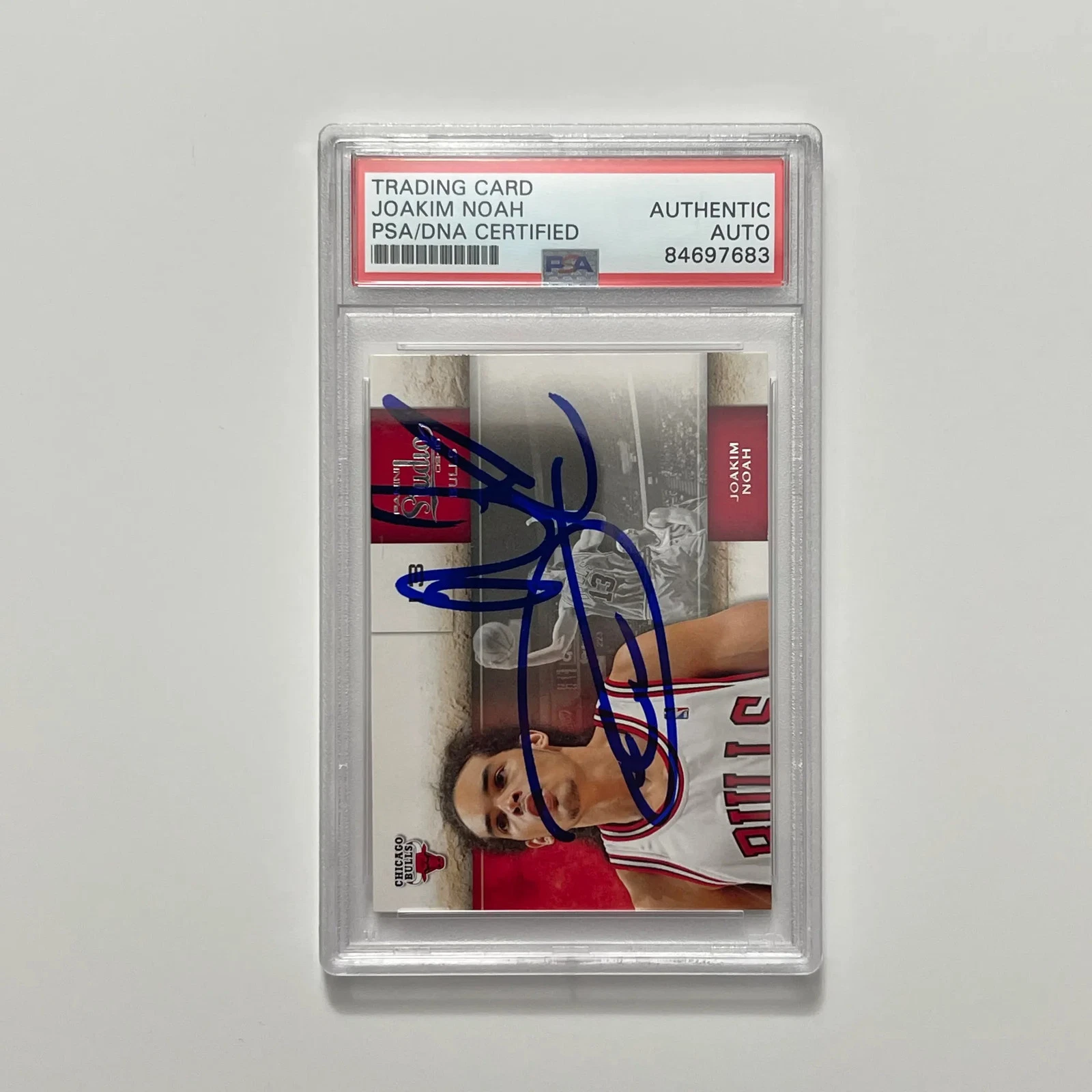2010 Joakim Noah 2009-10 Panini Studio #70 Signed Card PSA Autographed