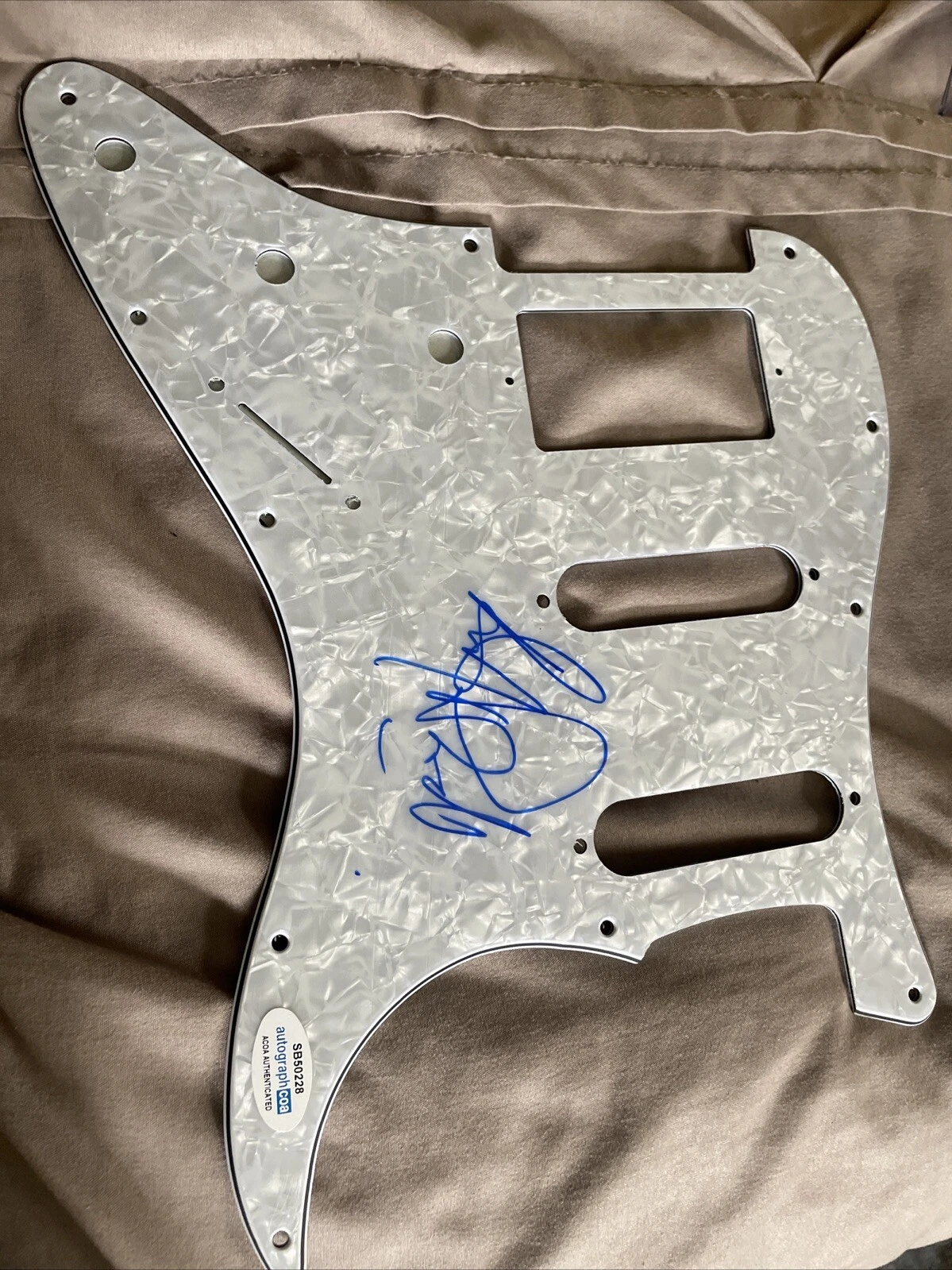 WISHBONE ASH ANDY POWELL SIGNED AUTOGRAPHED STRAT PICKGUARD ACOA CERTIFIED RARE