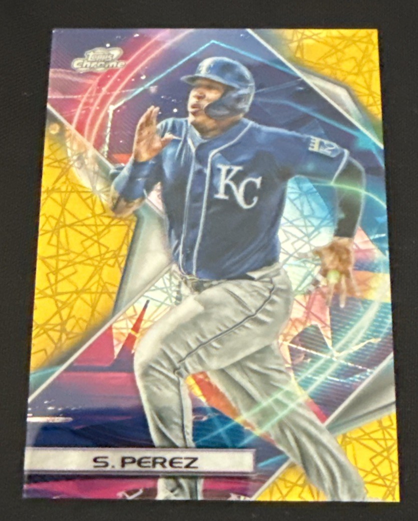 2022 TOPPS COSMIC CHROME GOLD INTERSTELLAR REFRACTORS Salvador Perez /50