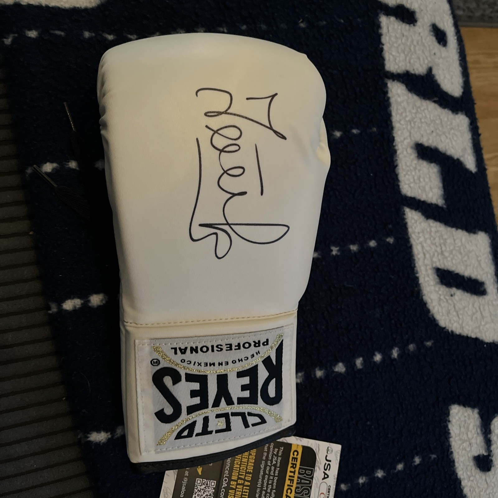 BAKHODIR JALOLOV AUTOGRAPH SIGNED CLETO BOXING GLOVE JSA COA HEAVYWEIGHT OL GOLD