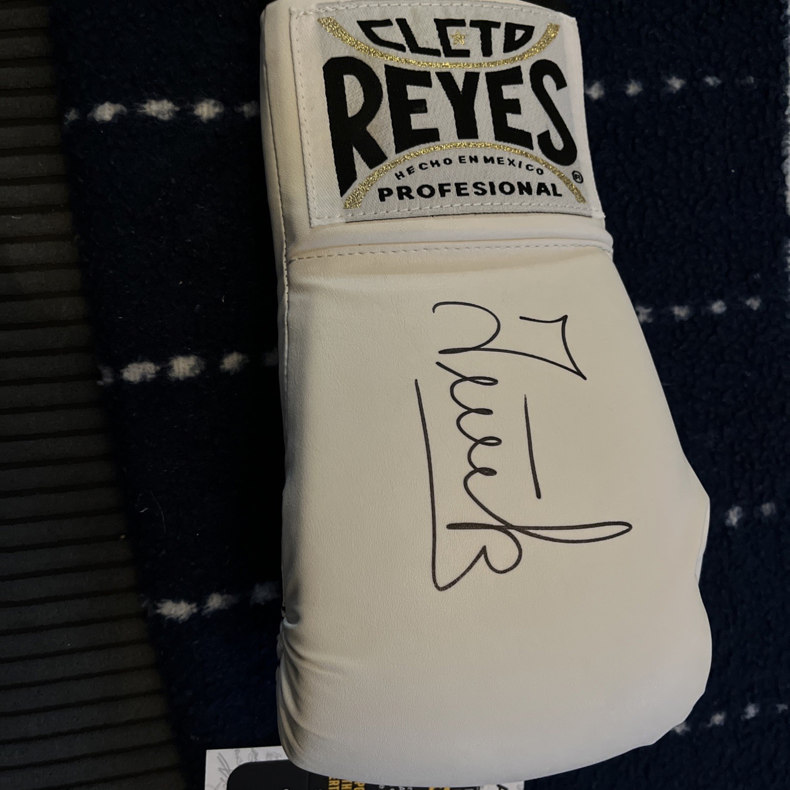 BAKHODIR JALOLOV AUTOGRAPH SIGNED CLETO BOXING GLOVE JSA COA HEAVYWEIGHT OL GOLD