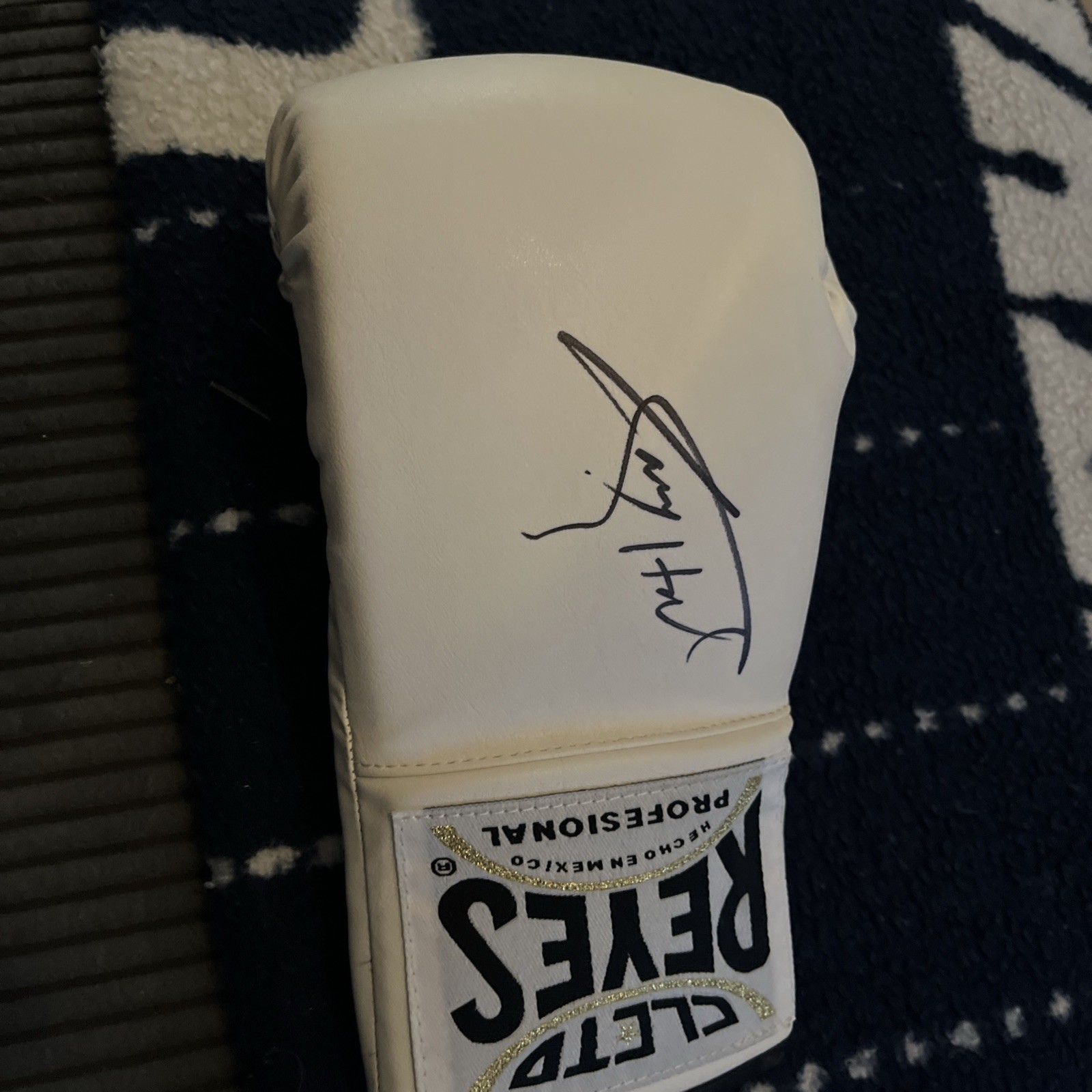 BOXER Larry Holmes Autographed Signed CLETO REYES GLOVE  JSA HOF 2008