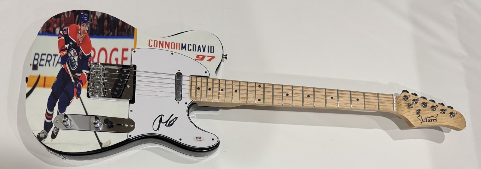 CONNOR MCDAVID SIGNED CUSTOM EDMONTON OILERS ELECTRIC GUITAR PSA COA