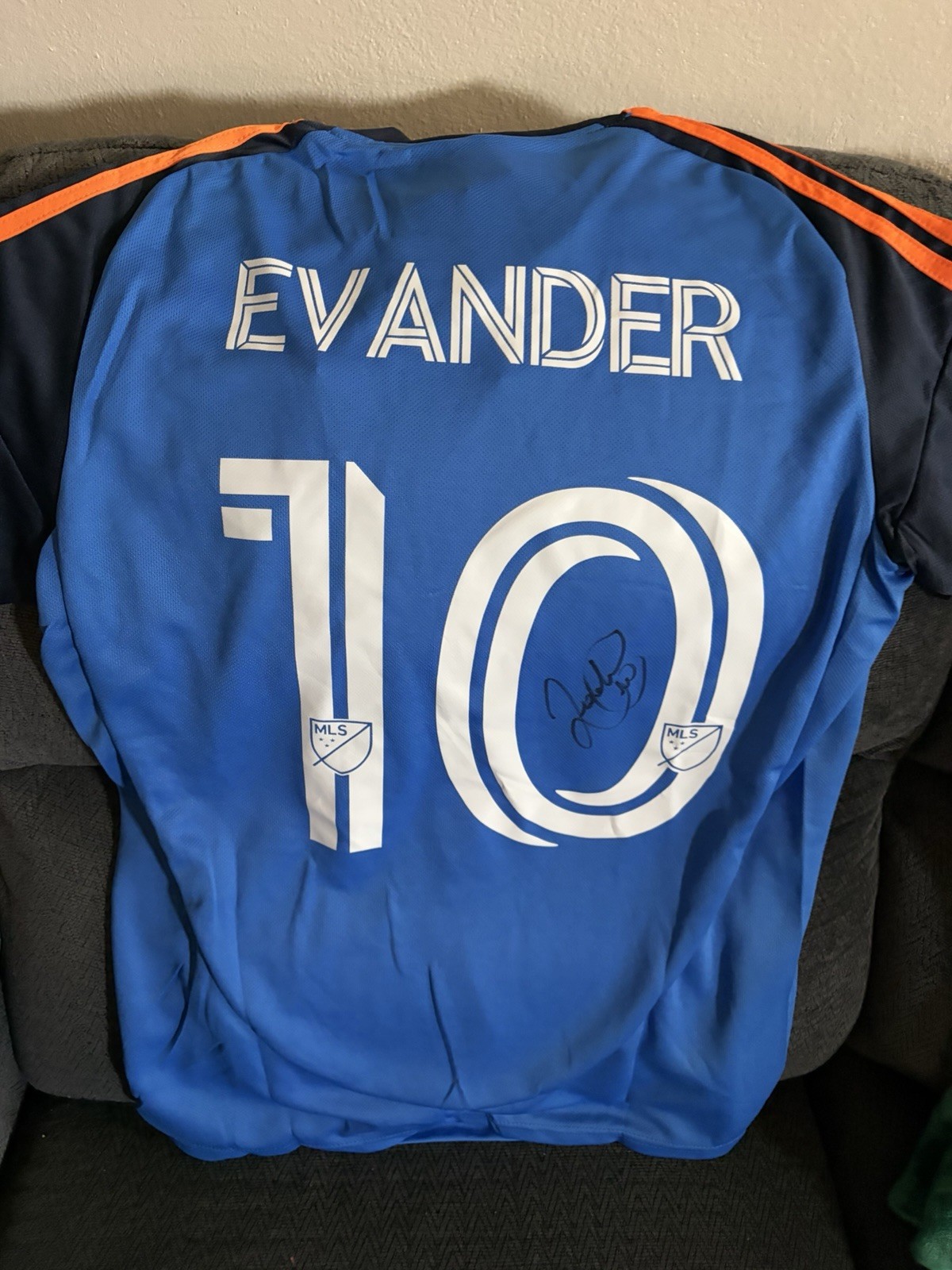 Evander SIGNED FC Cincinnati Jersey Stitched Autographed Size M