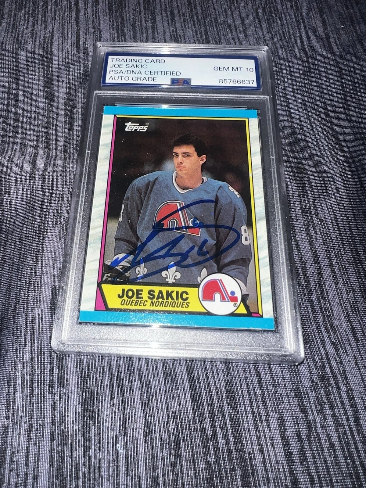 Joe Sakic Signed 1989 Topps Rookie Card Colorado Avalanche Auto 10 PSA/DNA #2