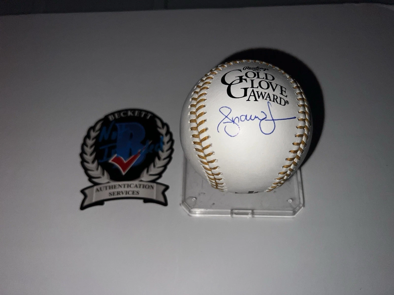 Andruw Jones Signed Official Gold Glove Baseball Atlanta Braves HOF 2026 Beckett