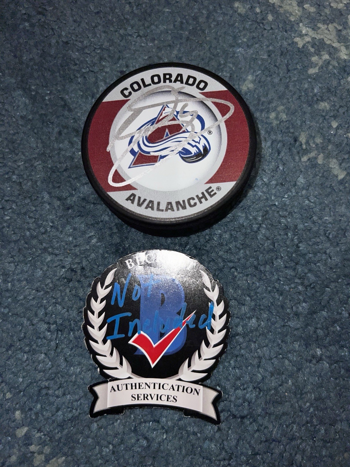 Joe Sakic Signed Official Colorado Avalanche Hockey Puck Star HOF Beckett #2