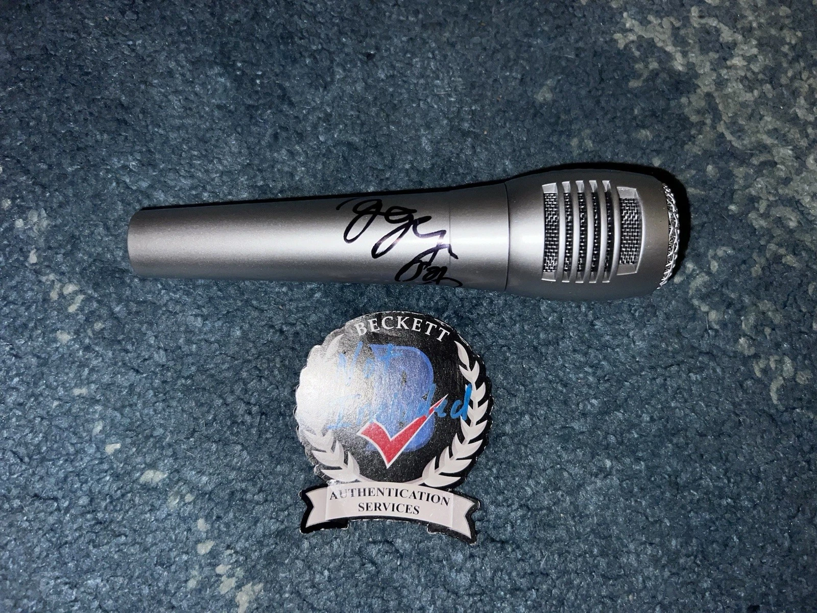 Iggy Azalea Signed Microphone Sexy Music Superstar Legend Neon Beckett