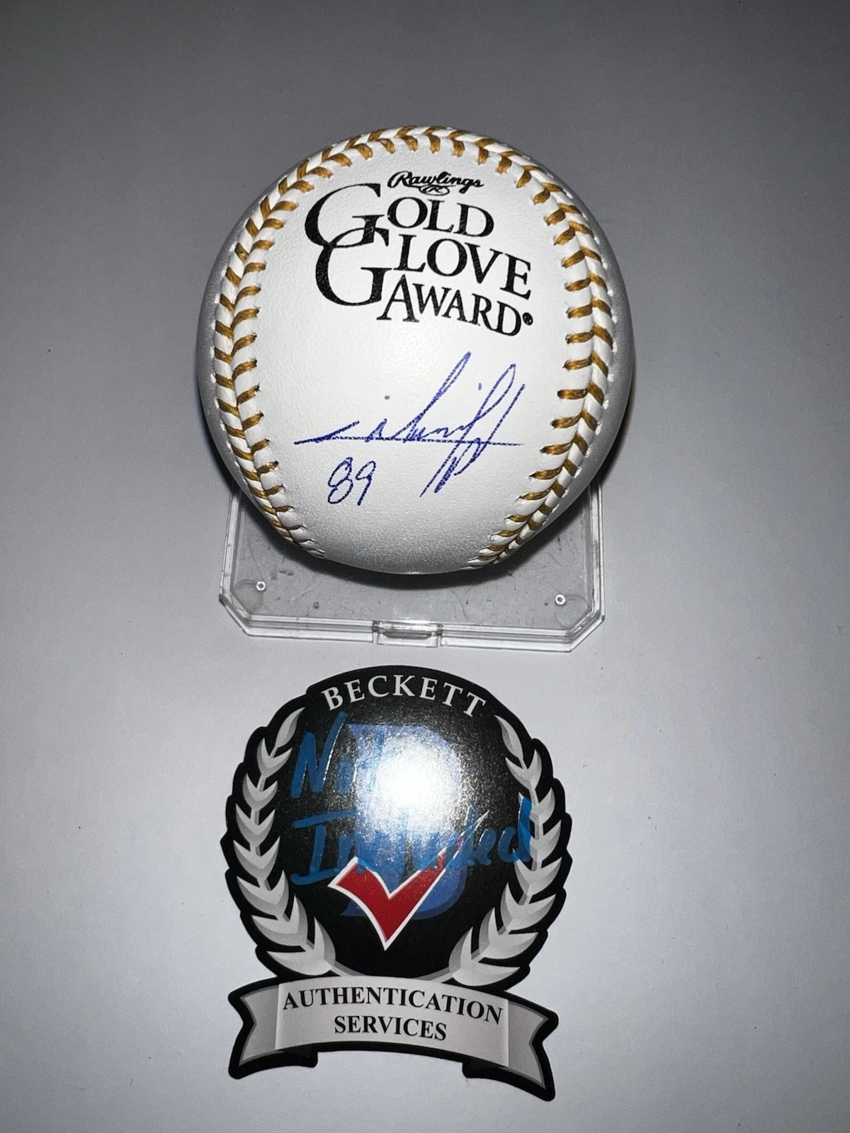 Livan Moinelo Signed Official Gold Glove Baseball Japan Cuba WBC Beckett