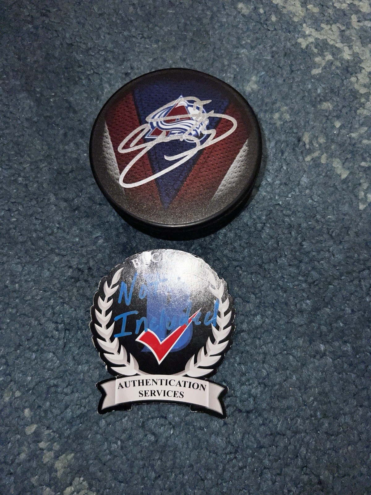 Joe Sakic Signed Official Colorado Avalanche Hockey Puck Star HOF Beckett #4