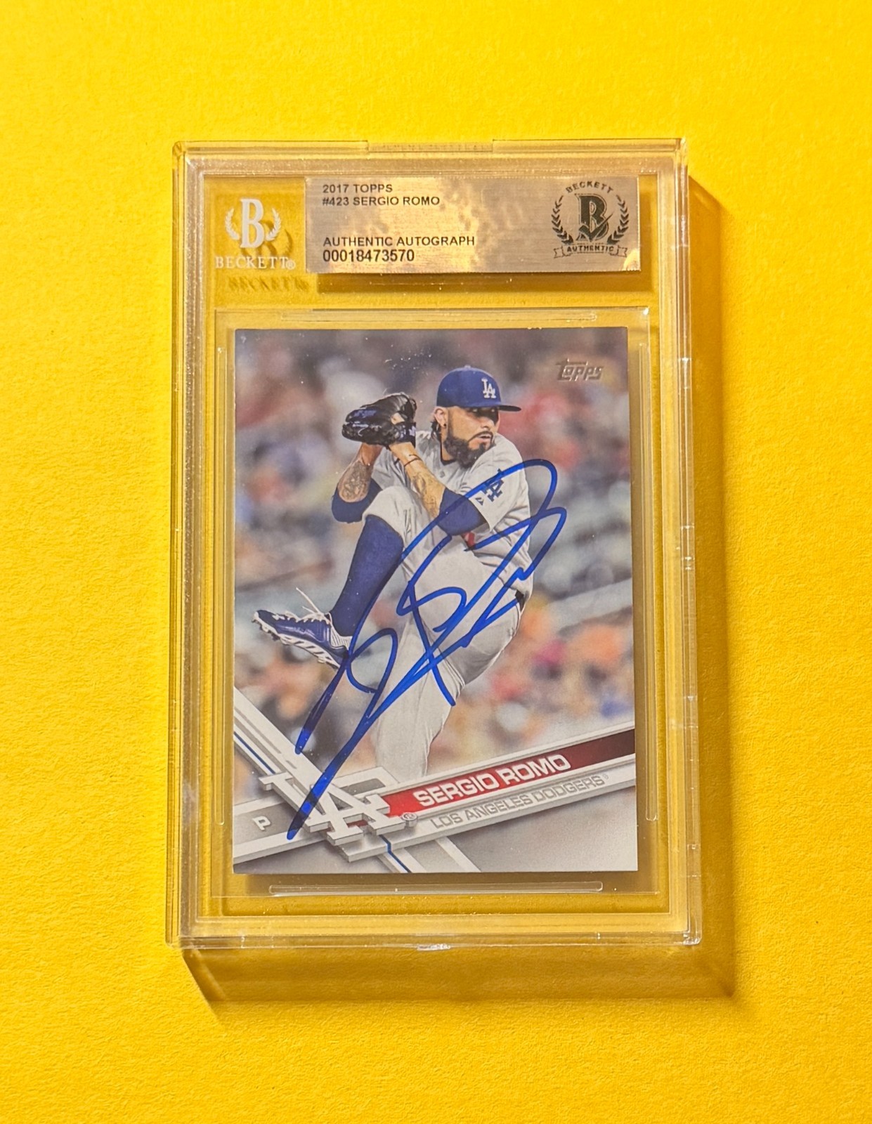 2017 TOPPS SERGIO ROMO #423 SIGNED AUTO CARD BECKETT AUTHENTIC DODGERS
