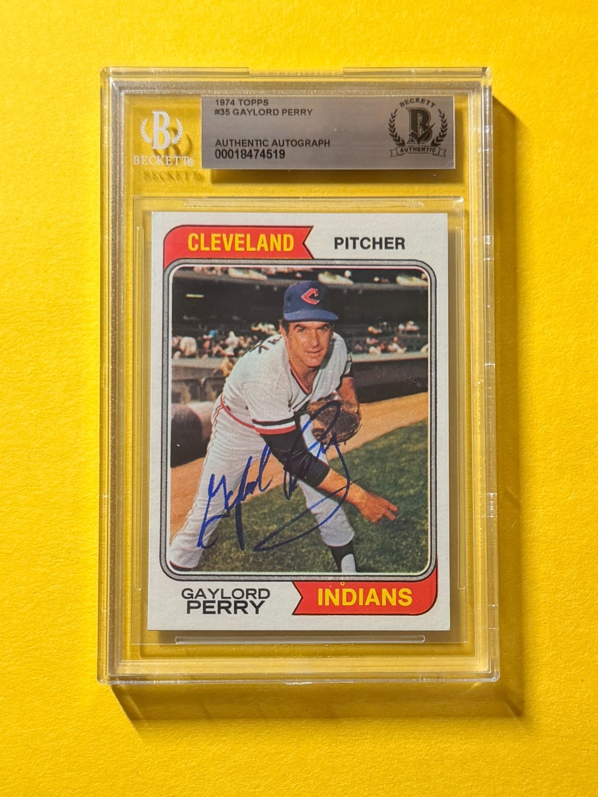 1974 TOPPS GAYLORD PERRY #35 SIGNED AUTO CARD BECKETT  AUTHENTIC CLEVELAND