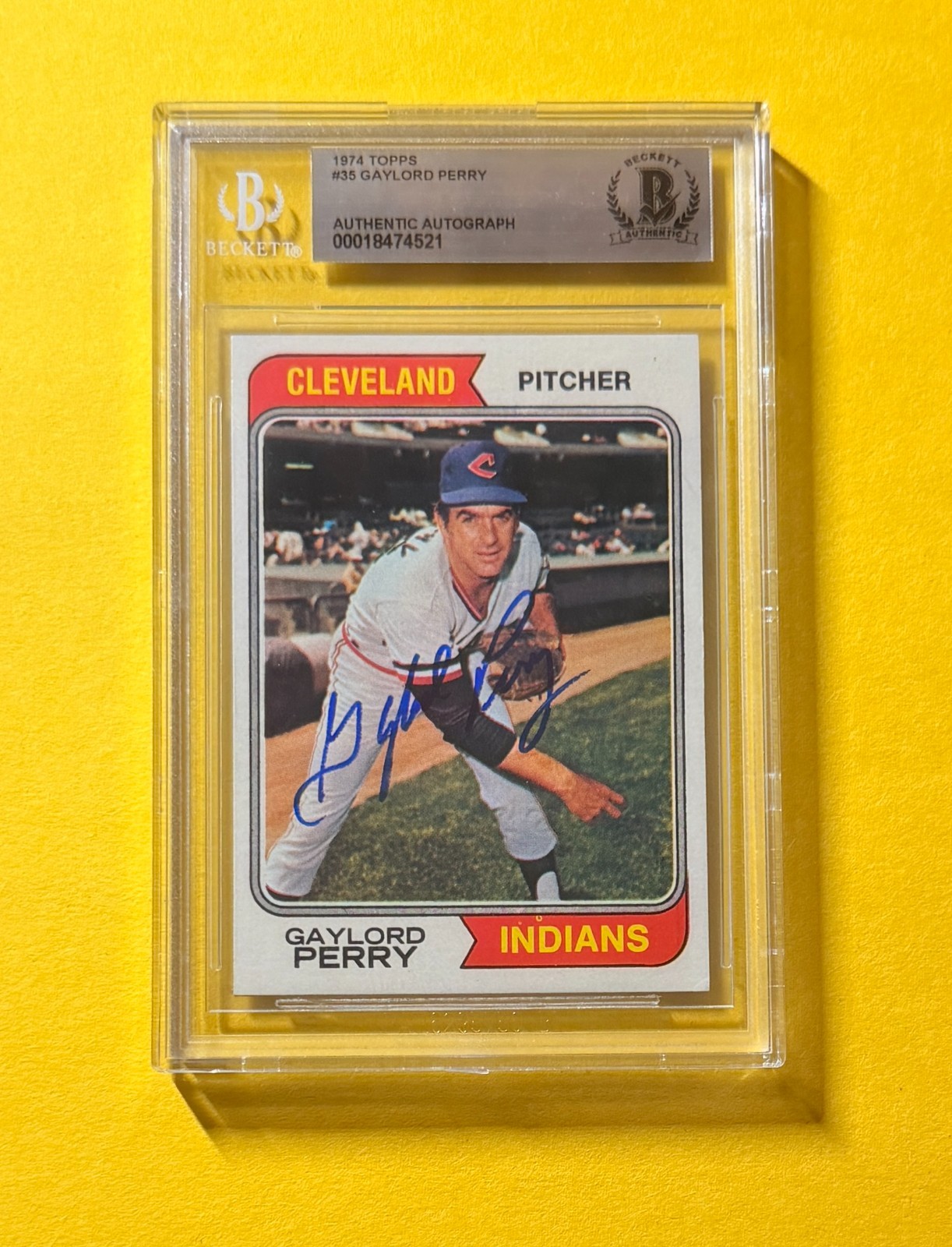 1974 TOPPS GAYLORD PERRY #35 SIGNED AUTO CARD BECKETT  AUTHENTIC CLEVELAND
