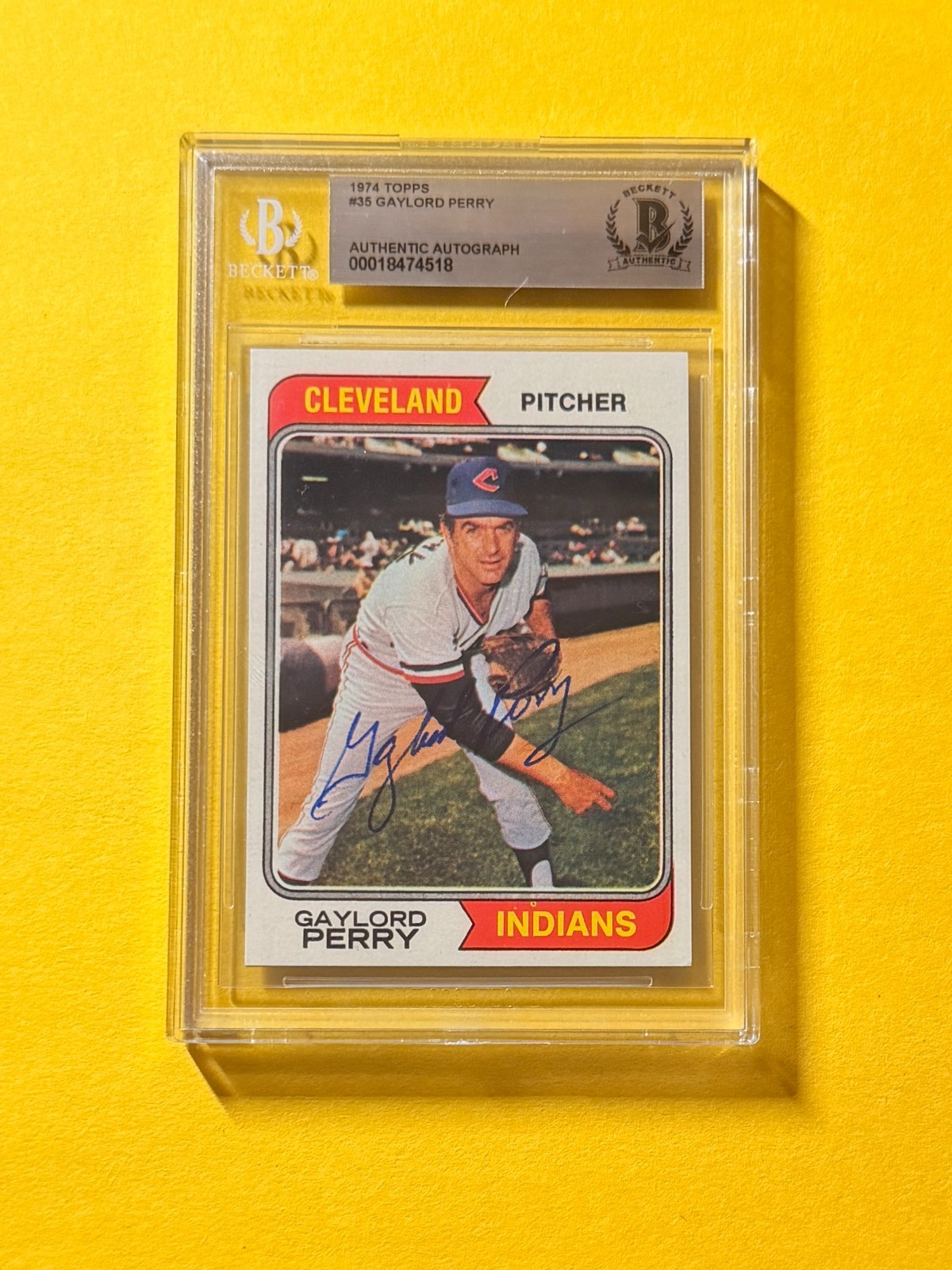 1974 TOPPS GAYLORD PERRY #35 SIGNED AUTO CARD BECKETT  AUTHENTIC CLEVELAND