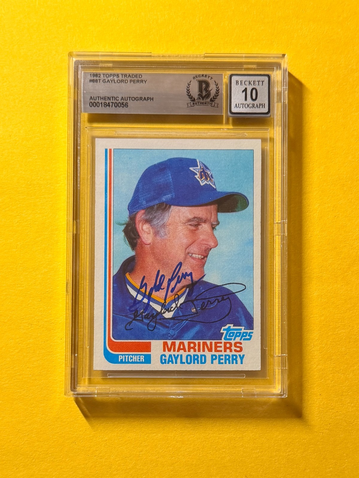 1982 TOPPS TRADED GAYLORD PERRY #88T SIGNED AUTO CARD BECKETT 10 AUTHENTIC