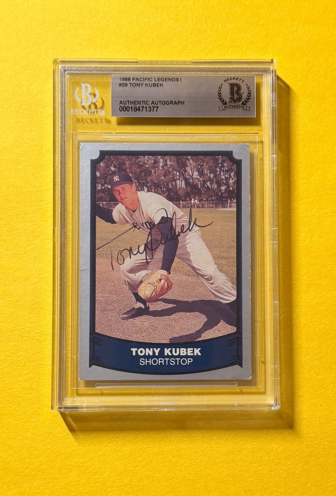 1988 PACIFIC LEGENDS 1 TONY KUBEK #29 SIGNED AUTO CARD BECKETT AUTHENTIC YANKEES