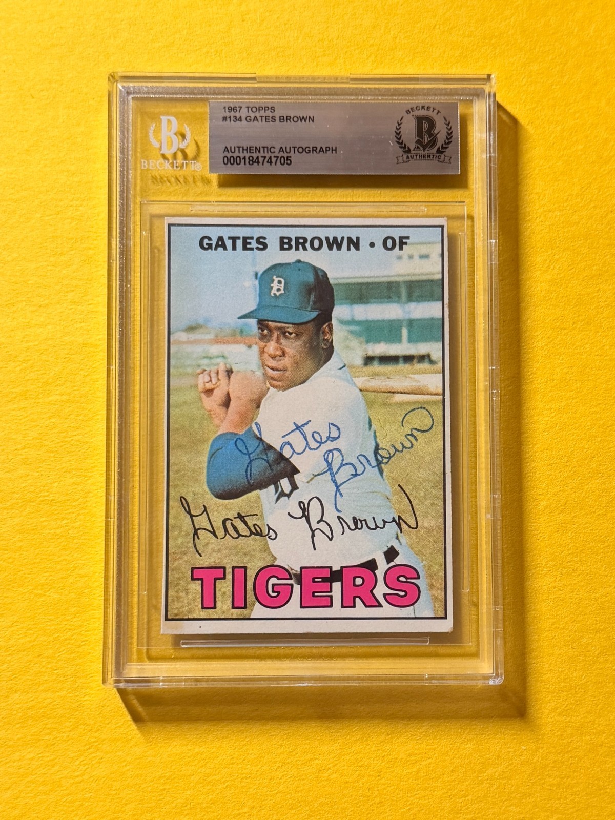 1967 TOPPS GATES BROWN #134 SIGNED AUTO CARD BECKETT AUTHENTIC TIGERS