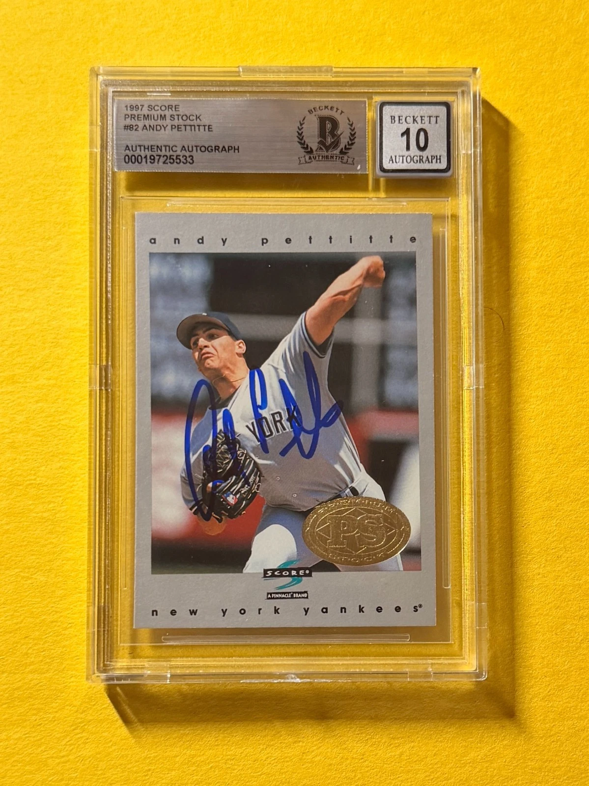 1997 SCORE PREMIUM ANDY PETTITE #82 SIGNED AUTO CARD BECKETT 10 AUTHENTIC