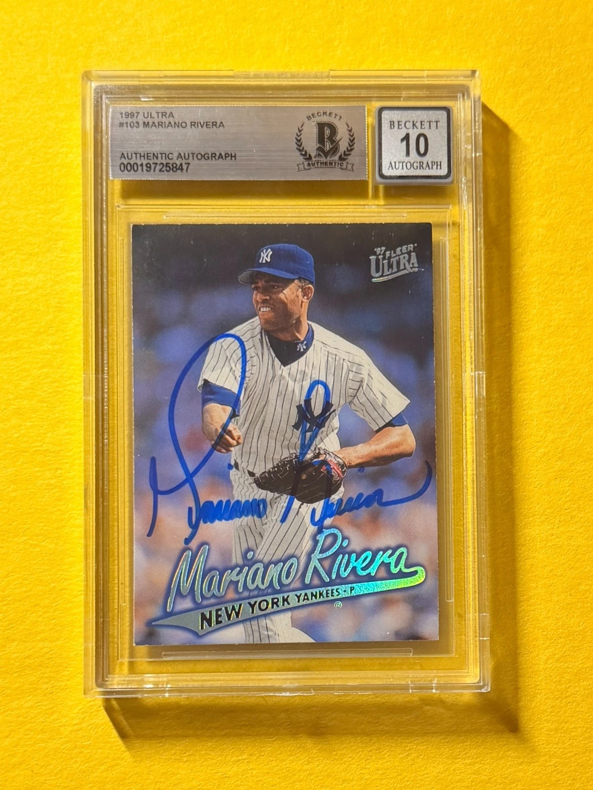 1997 FLEER ULTRA MARIANO RIVERA #103 SIGNED AUTO CARD BECKETT 10 AUTHENTIC NYY