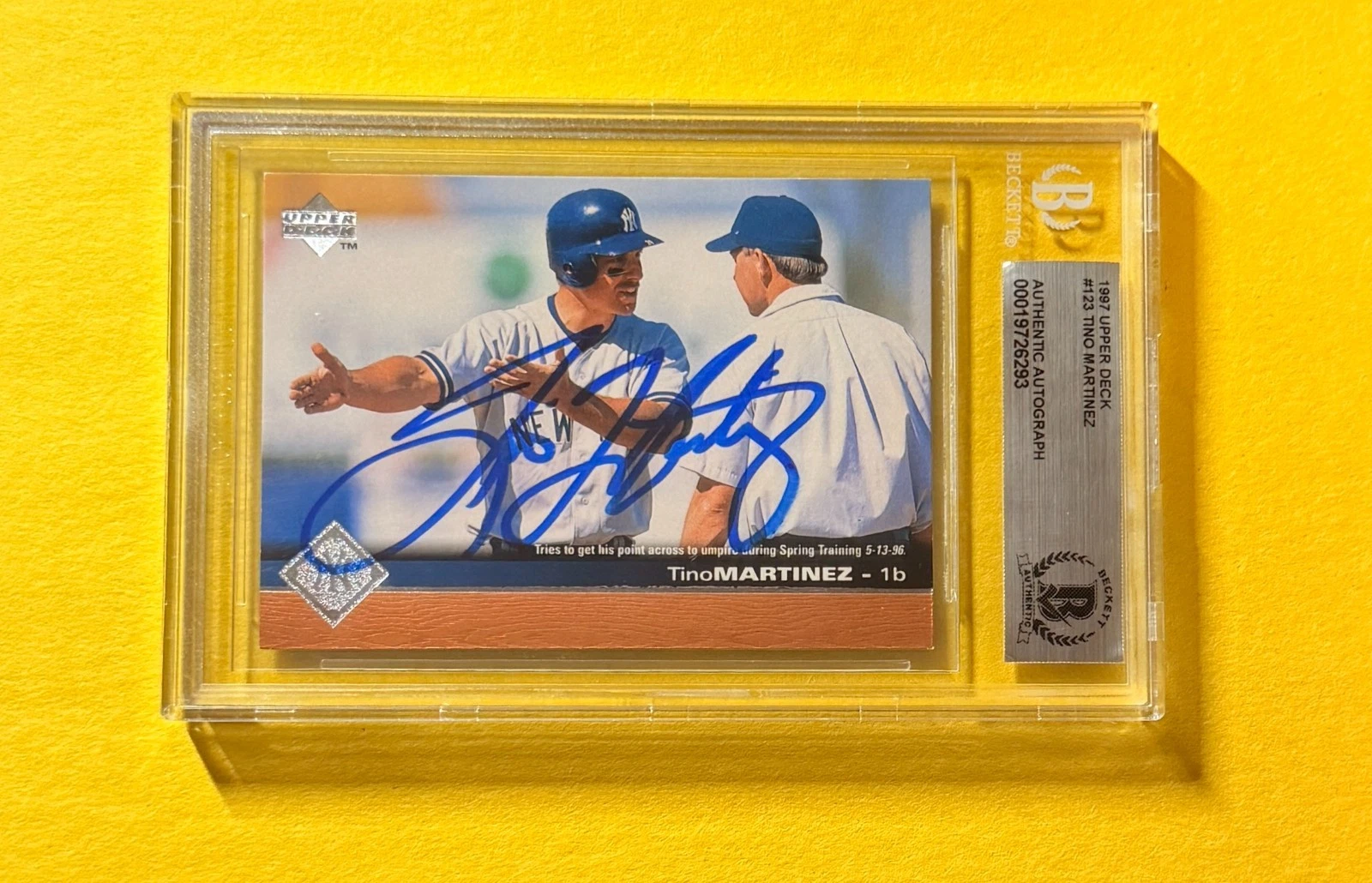 1997 UPPER DECK TINO MARTINEZ #123 SIGNED AUTO CARD BECKETT AUTHENTIC