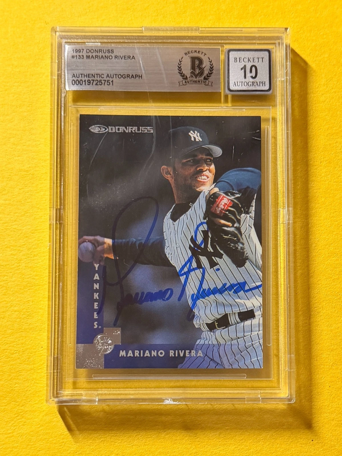 1997 DONRUSS MARIANO RIVERA #133 SIGNED AUTO CARD BECKETT 10 AUTHENTIC NYY