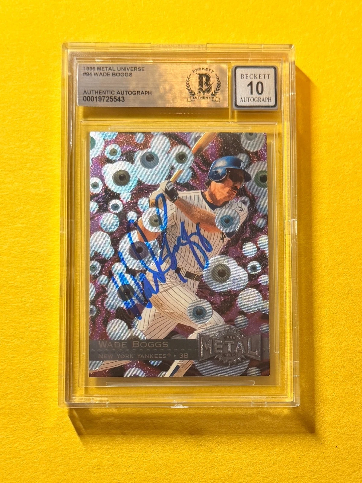 1996 METAL UNIVERSE WADE BOGGS #84 SIGNED AUTO CARD BECKETT 10 AUTHENTIC NYY