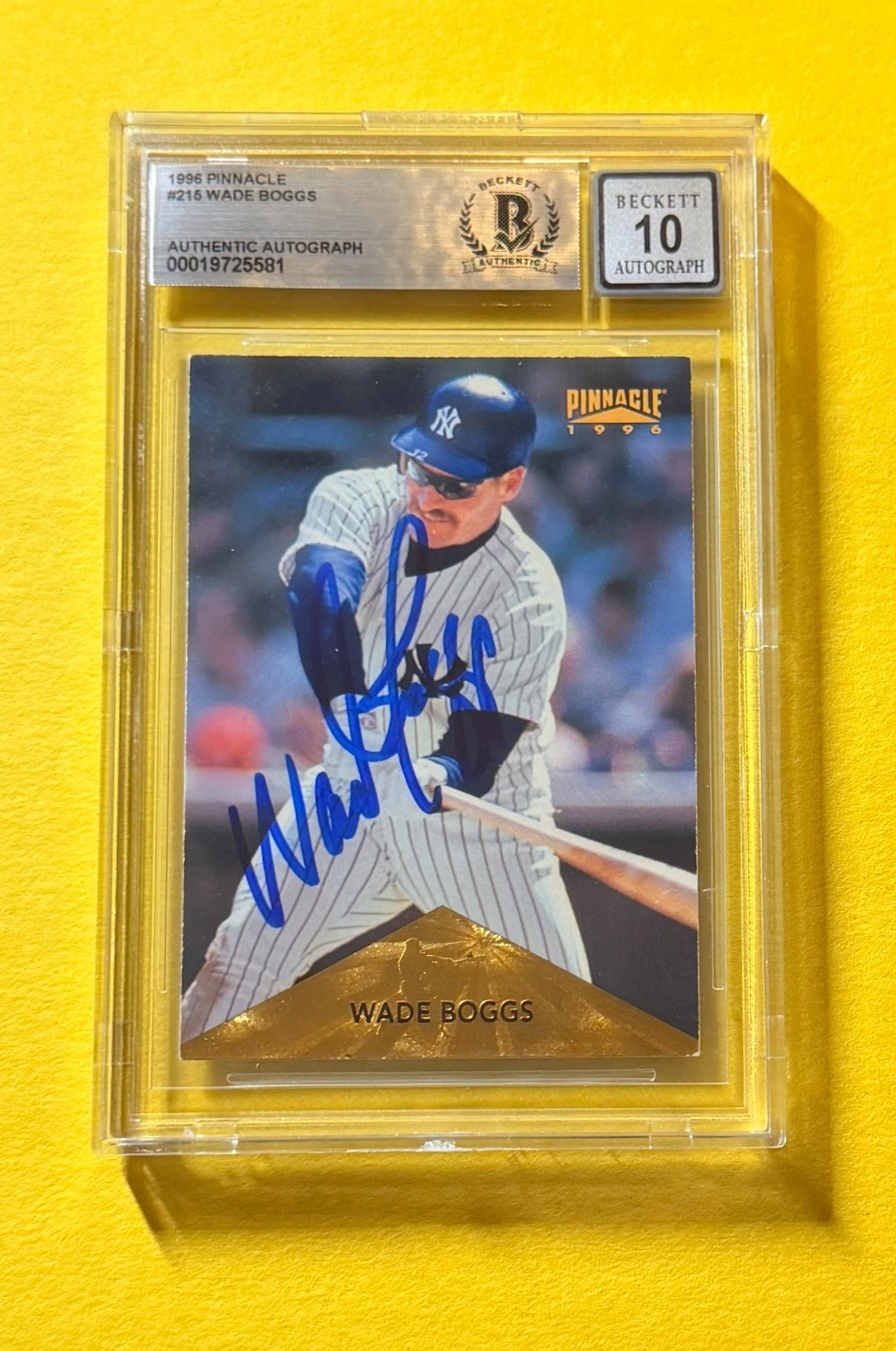 1996 PINNACLE WADE BOGGS #215 SIGNED AUTO CARD BECKETT 10 AUTHENTIC NYY
