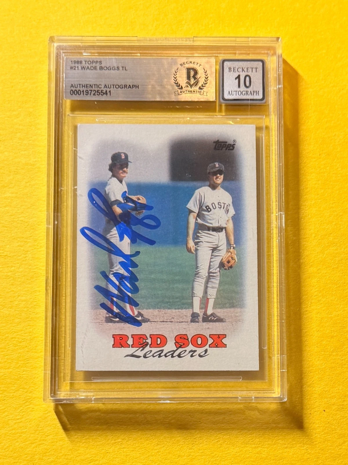 1988 TOPPS WADE BOGGS TL #21 SIGNED AUTO CARD BECKETT 10 AUTHENTIC RED SOX