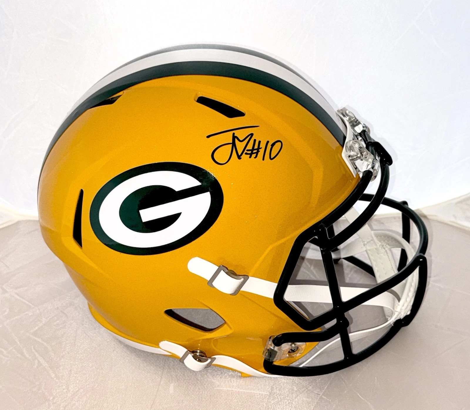 Jordan Love signed Green Bay Packers Full Size helmet Beckett Witness