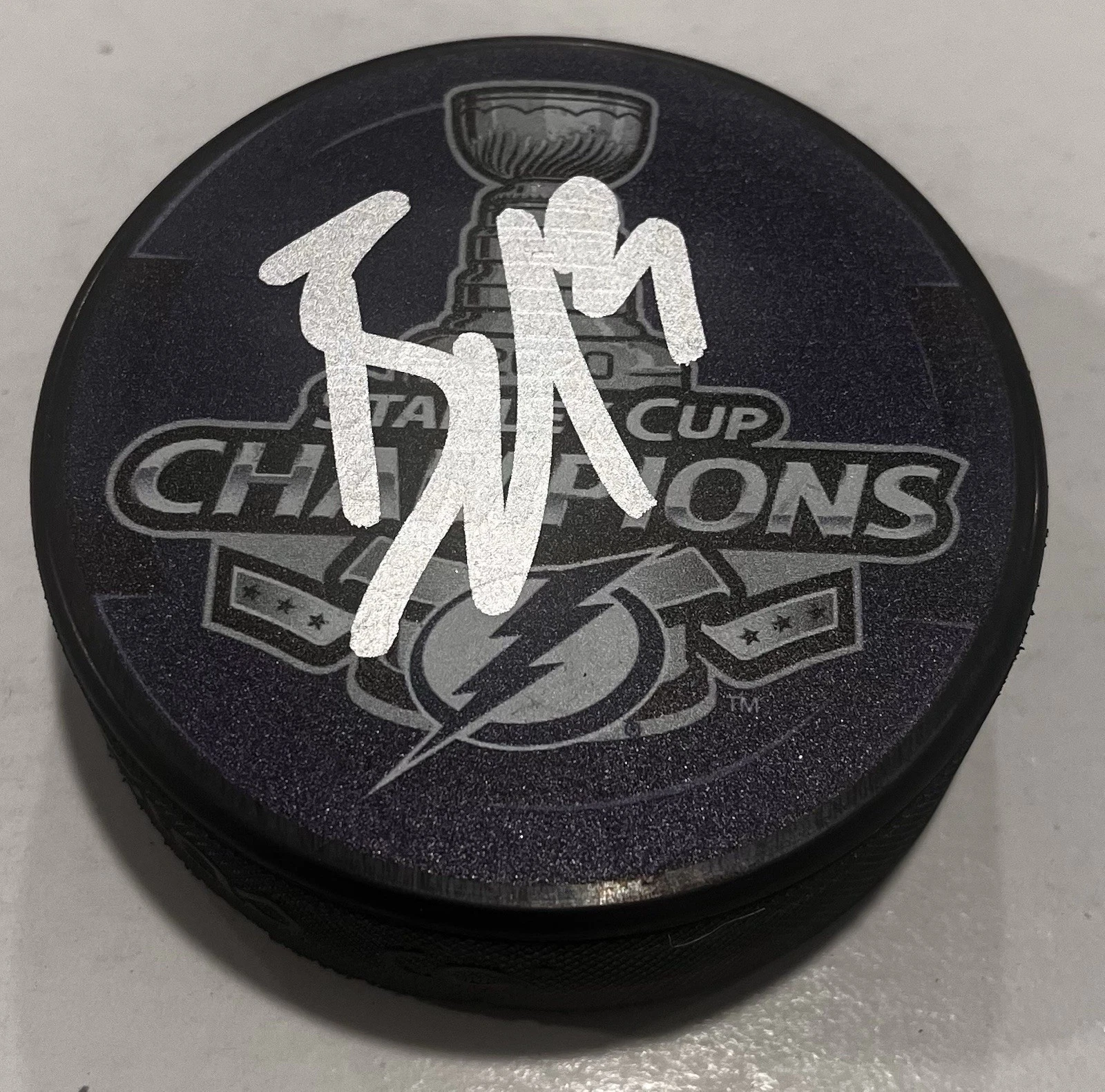 BRAYDEN POINT SIGNED TAMPA BAY LIGHTNING 2020 STANLEY CUP HOCKEY PUCK W CASE COA