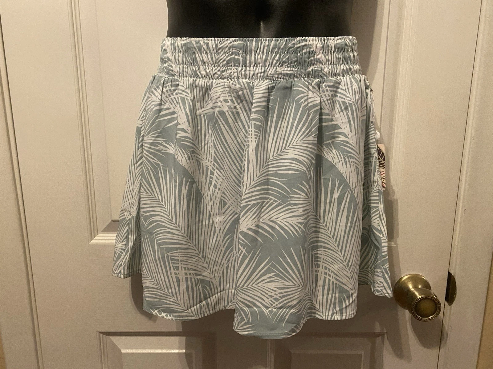 Tommy Bahama Everyday Active Skort Size M Sage Green Palm Print UPF 50 Pull On
