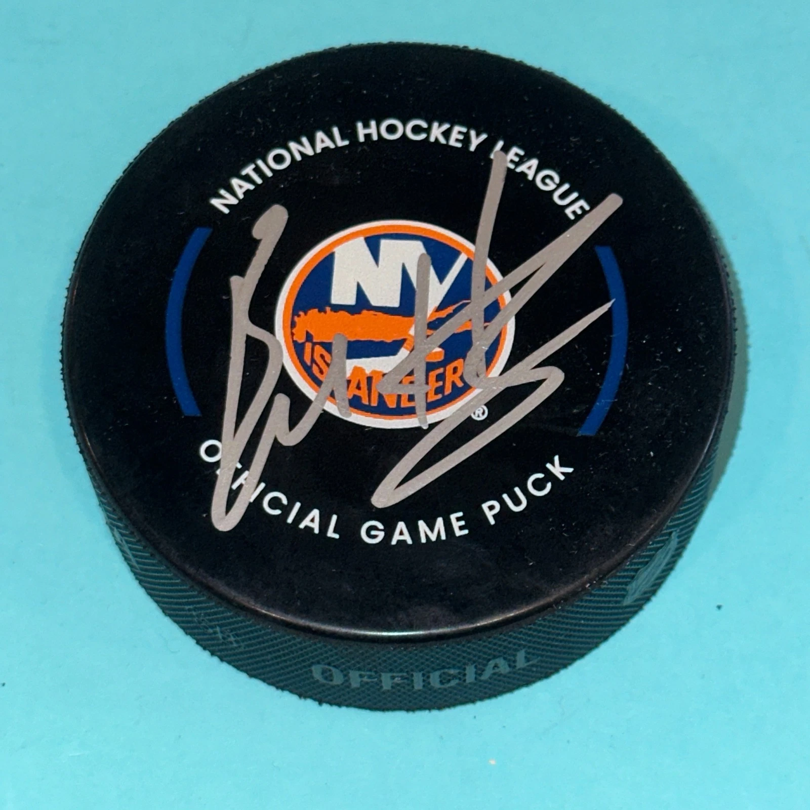 BO HORVAT Signed New York ISLANDERS Official GAME Puck Beckett (BAS)