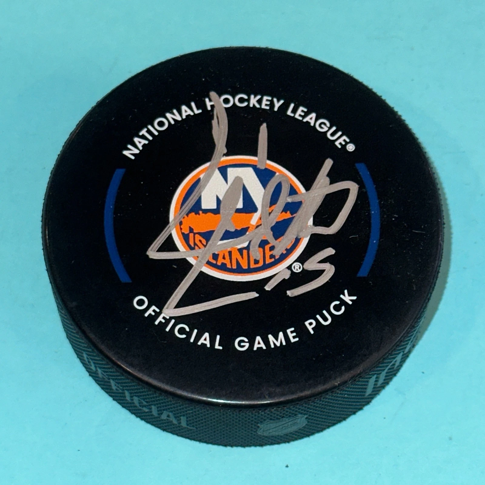 CAL CLUTTERBUCK Signed New York ISLANDERS Official GAME Puck Beckett (BAS)