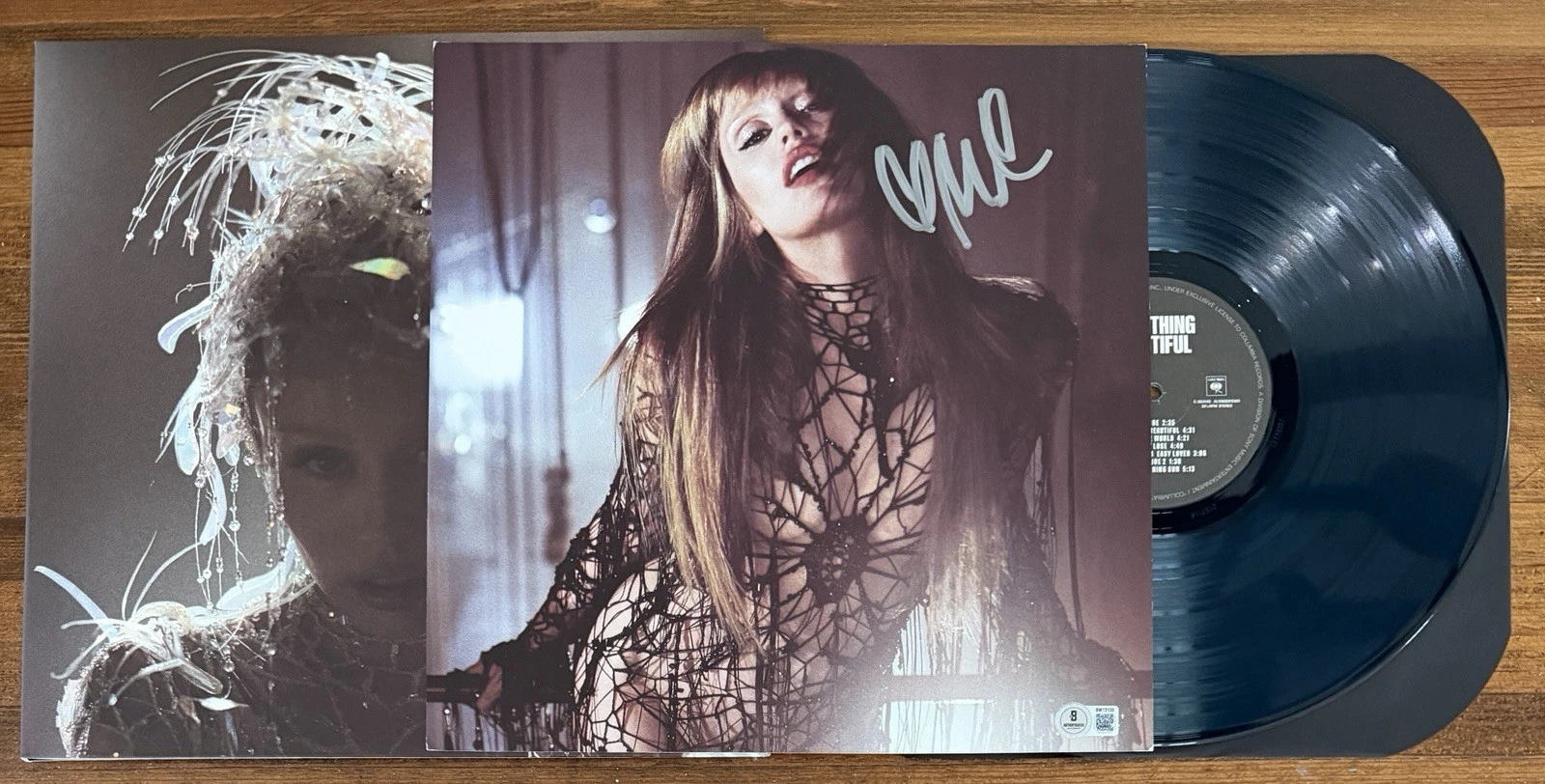 Miley Cyrus SIGNED Something Beautiful Card Autograph & Vinyl LP BECKETT BAS COA