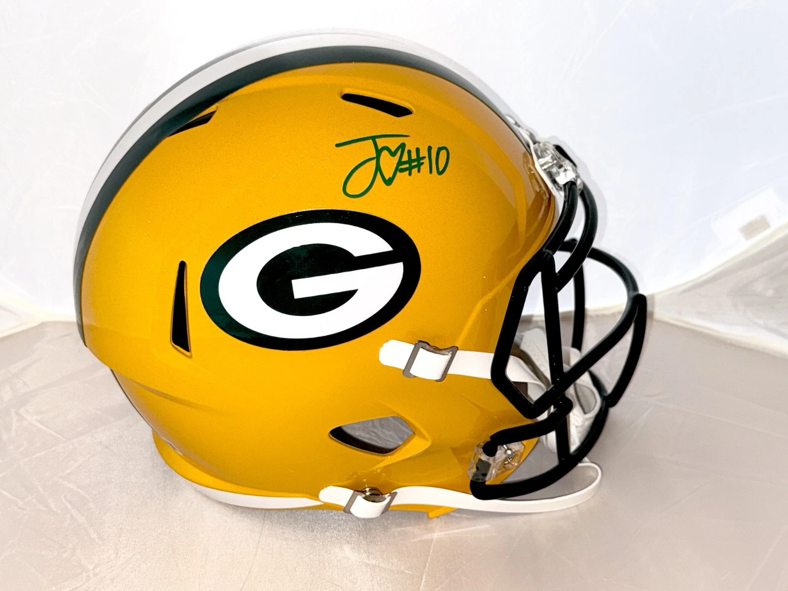 Jordan Love signed Green Bay Packers Full Size helmet Beckett Witnessed
