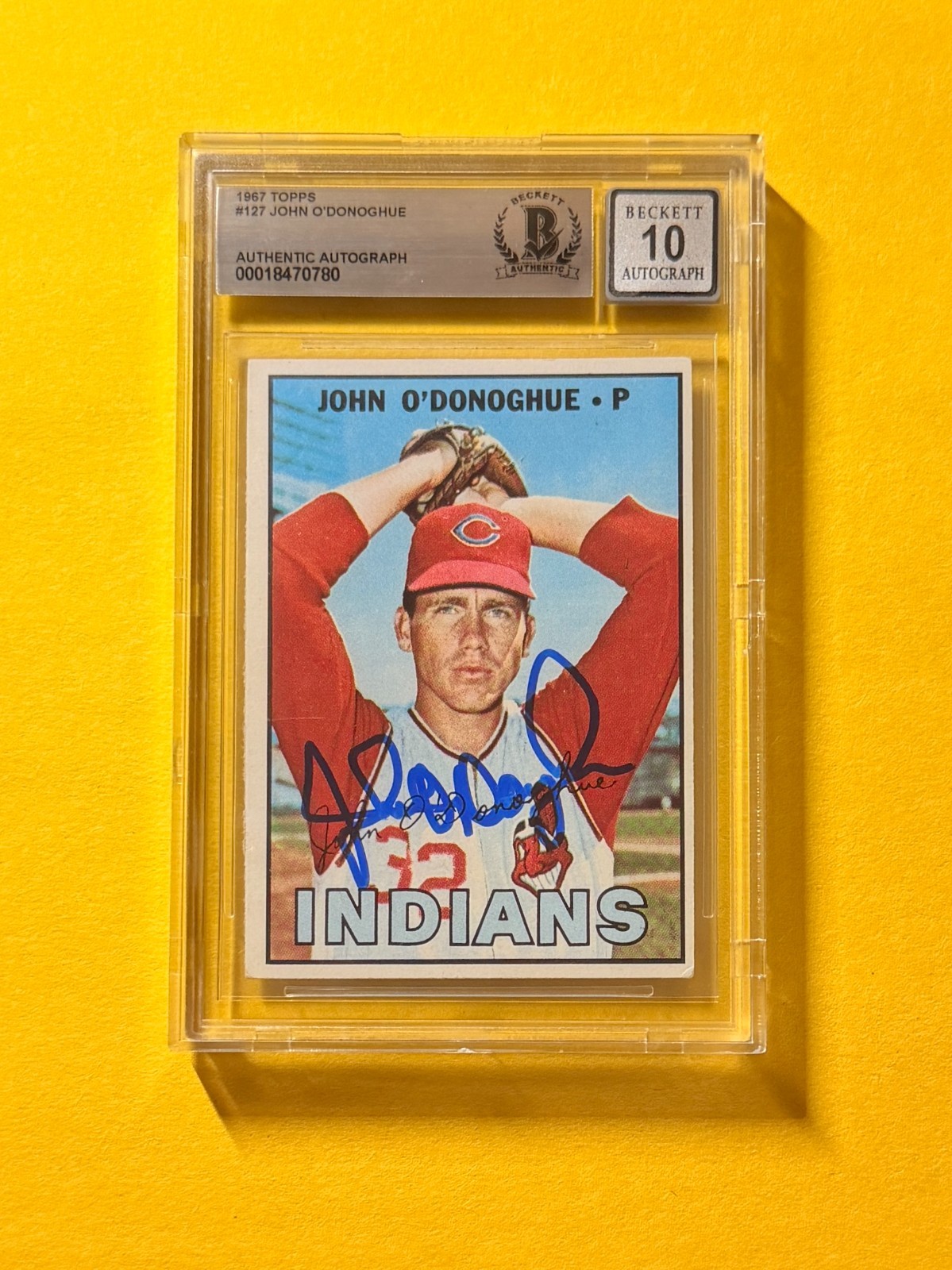 1967 TOPPS JOHN O'DONOGHUE #127 SIGNED AUTO CARD BECKETT 10 AUTHENTIC REDS