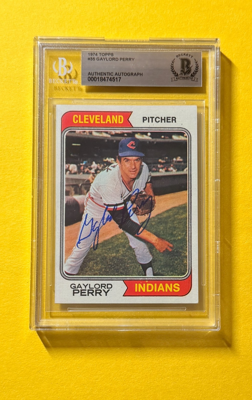 1974 TOPPS GAYLORD PERRY #35 SIGNED AUTO CARD BECKETT  AUTHENTIC CLEVELAND