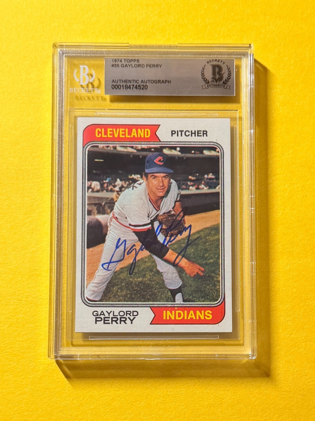 1974 TOPPS GAYLORD PERRY #35 SIGNED AUTO CARD BECKETT  AUTHENTIC CLEVELAND