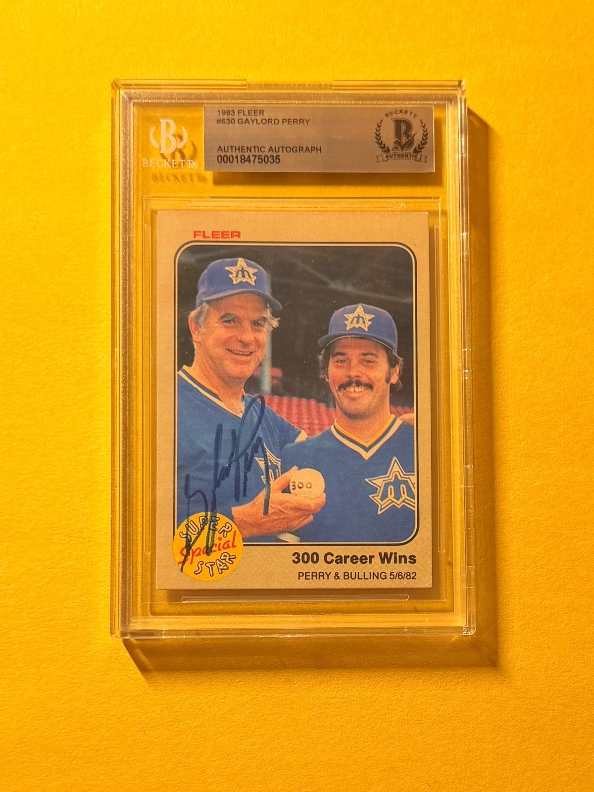 1983 FLEER GAYLORD PERRY #630 SIGNED AUTO CARD BECKETT AUTHENTIC MARINERS