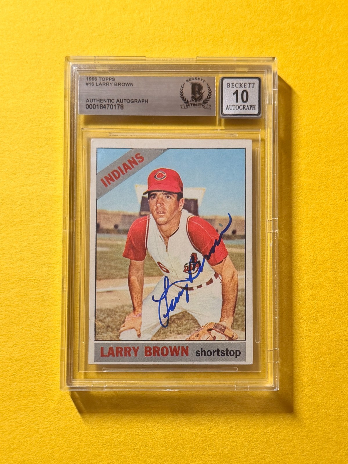 1966 TOPPS LARRY BROWN #16 SIGNED AUTO CARD BECKETT 10 AUTHENTIC CLEVELAND