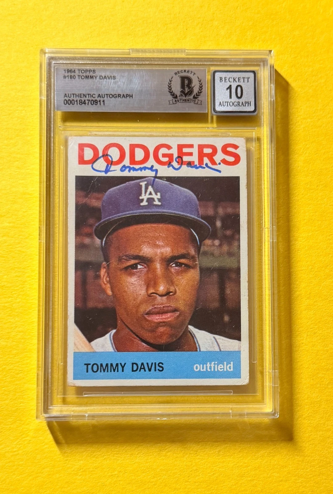 1964 TOPPS TOMMY DAVIS #180 SIGNED AUTO CARD BECKETT 10 AUTHENTIC DODGERS