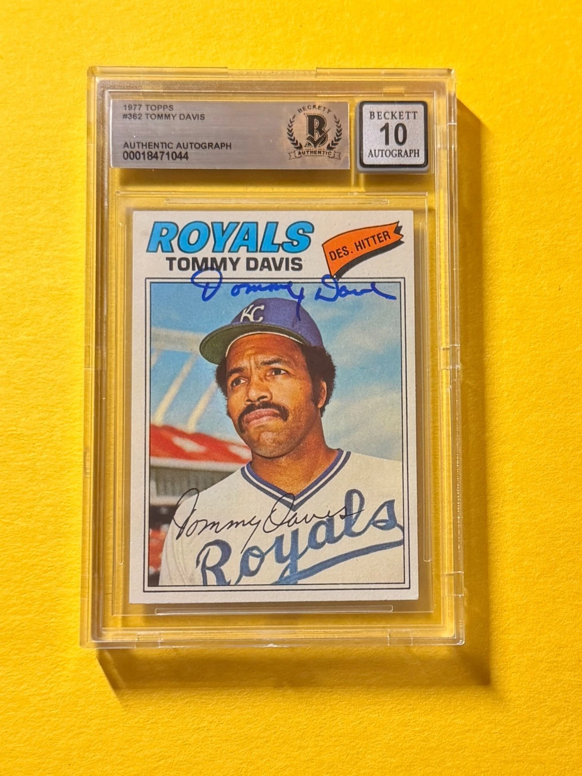 1977 TOPPS TOMMY DAVIS #362 SIGNED AUTO CARD BECKETT 10 AUTHENTIC ROYALS